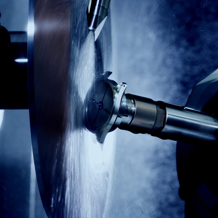 Super Titanium más preciso y más elegante con tecnologías de procesamiento